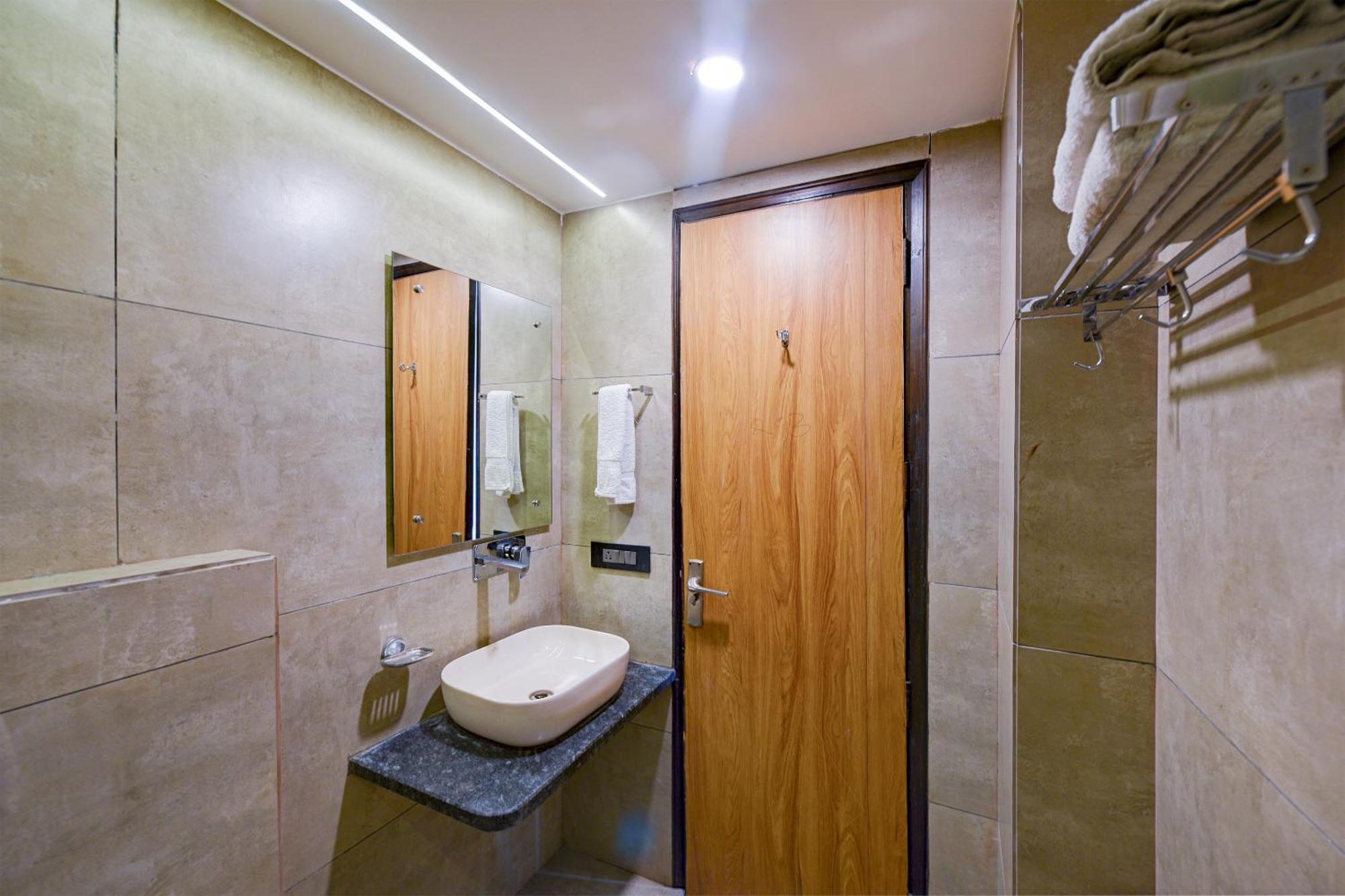Hotel Sohana Palace Near New Delhi Railway Station And Connaught Place Esterno foto